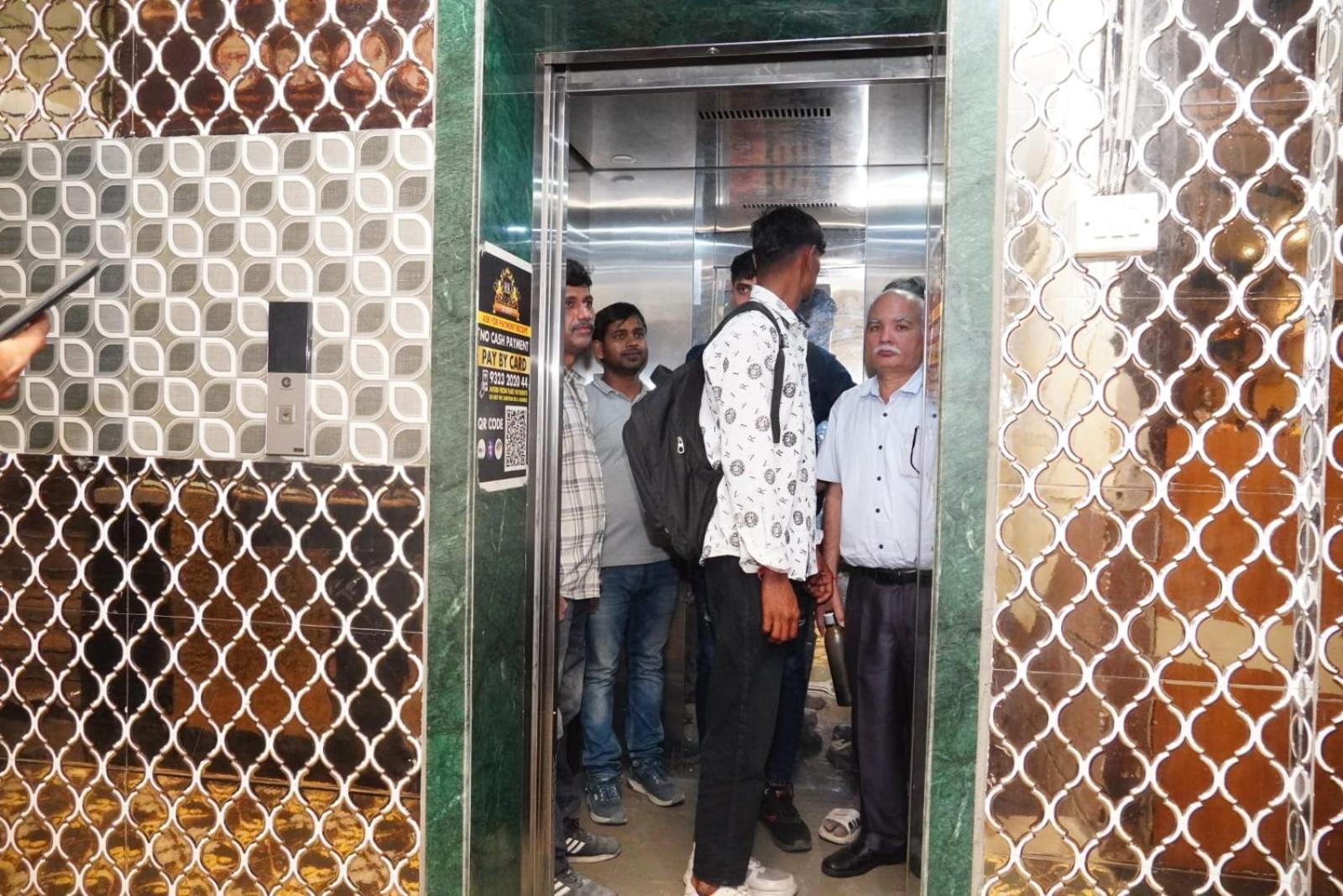 Hotel Golden Plaza Vashi Kültér fotó