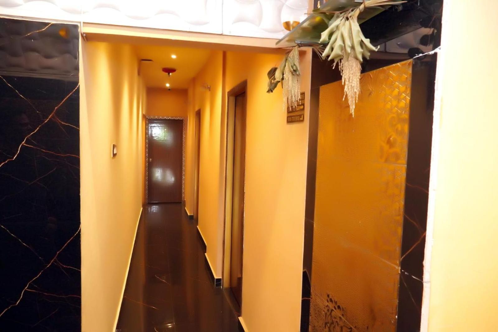 Hotel Golden Plaza Vashi Kültér fotó