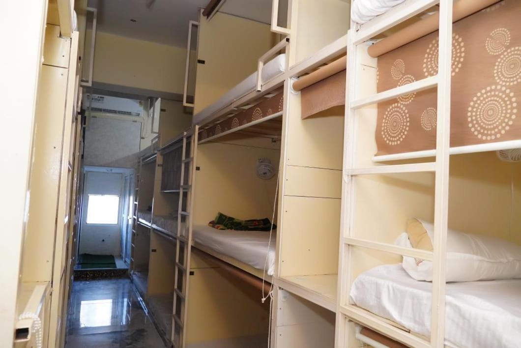 Hotel Golden Plaza Vashi Kültér fotó
